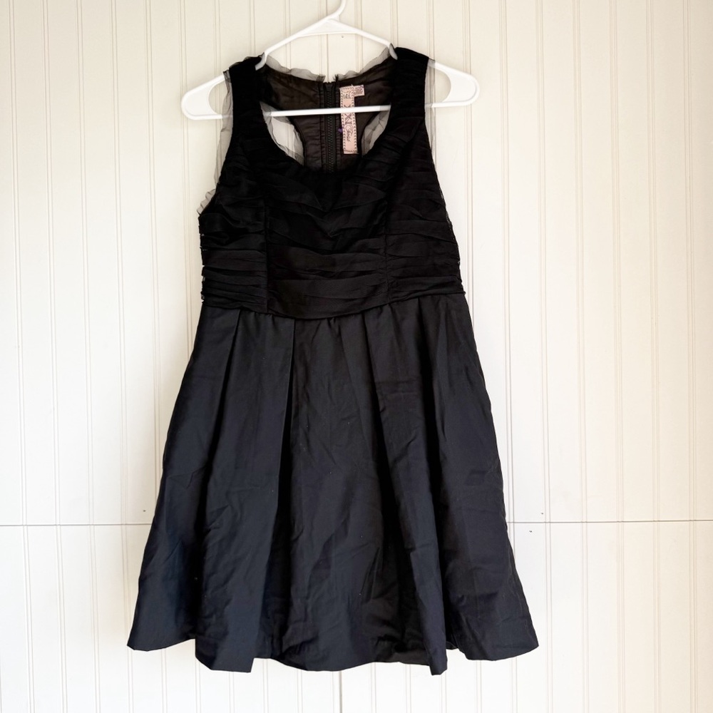 Forever 21 Size M Black Sleeveless Pleated Mini Dress